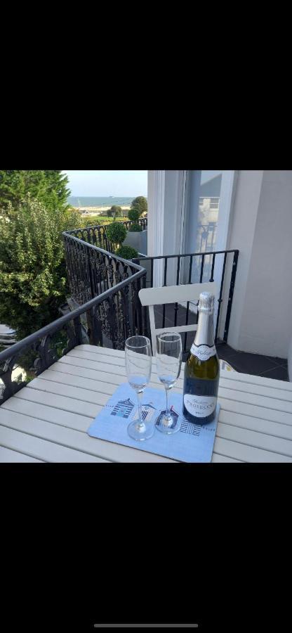 Wight On The Beach, Sleeps 4, Free Off Road Parking, Balcony With Sea Views Райд Экстерьер фото