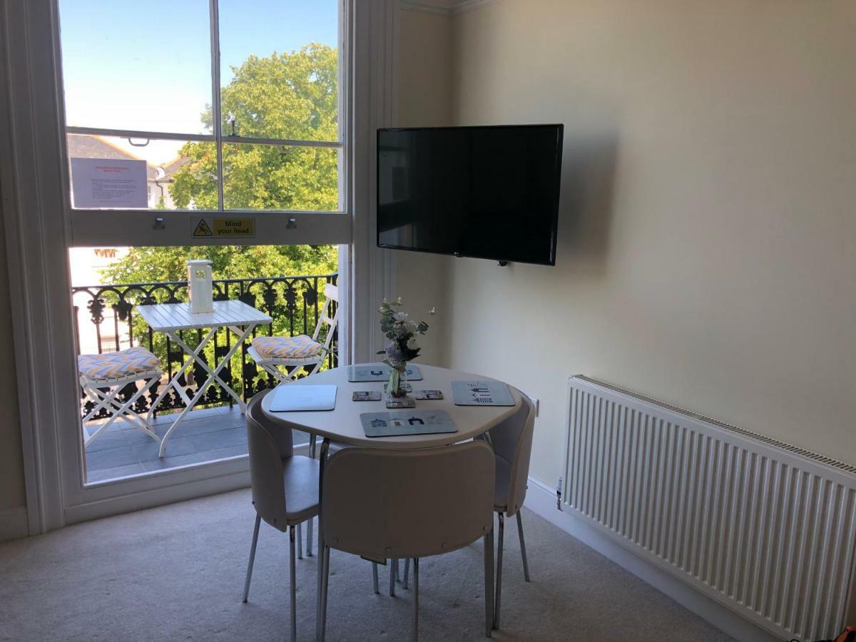 Wight On The Beach, Sleeps 4, Free Off Road Parking, Balcony With Sea Views Райд Экстерьер фото