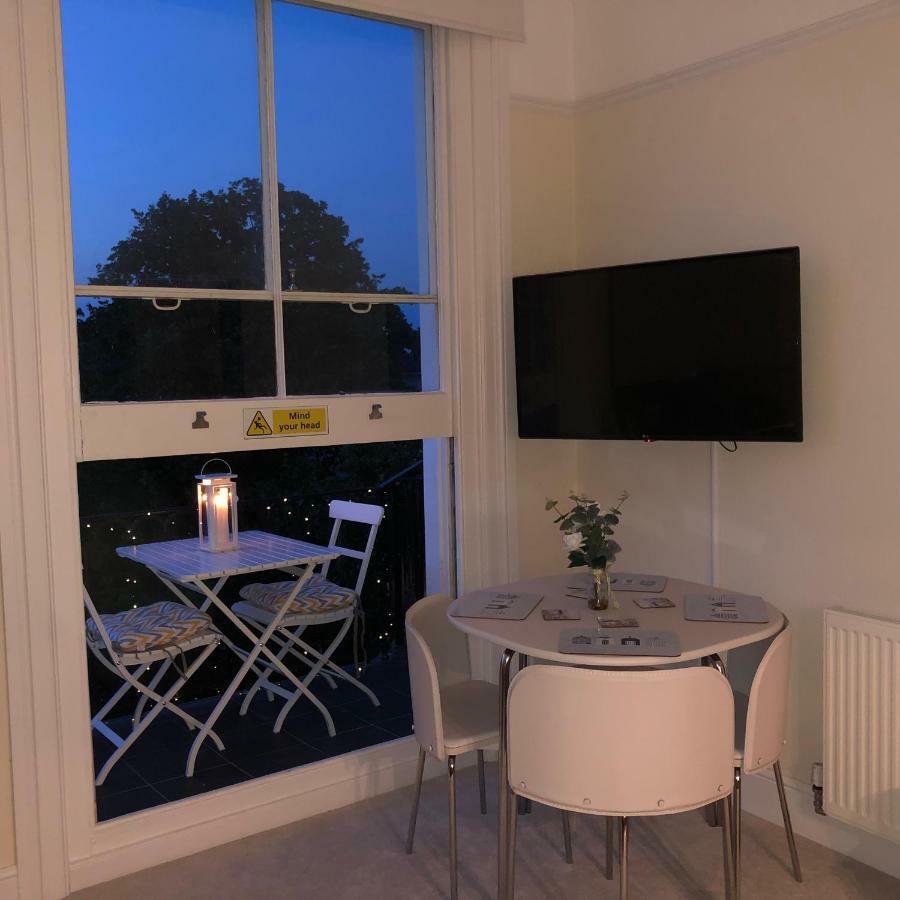 Wight On The Beach, Sleeps 4, Free Off Road Parking, Balcony With Sea Views Райд Экстерьер фото